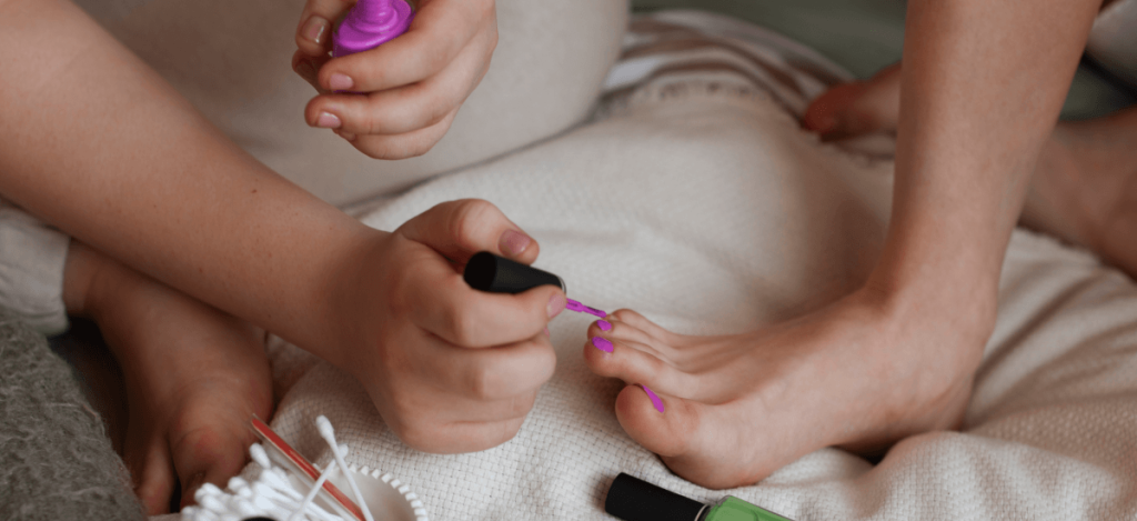 Long-lasting gel nails in Dubai that resist chipping and fading throughout summer